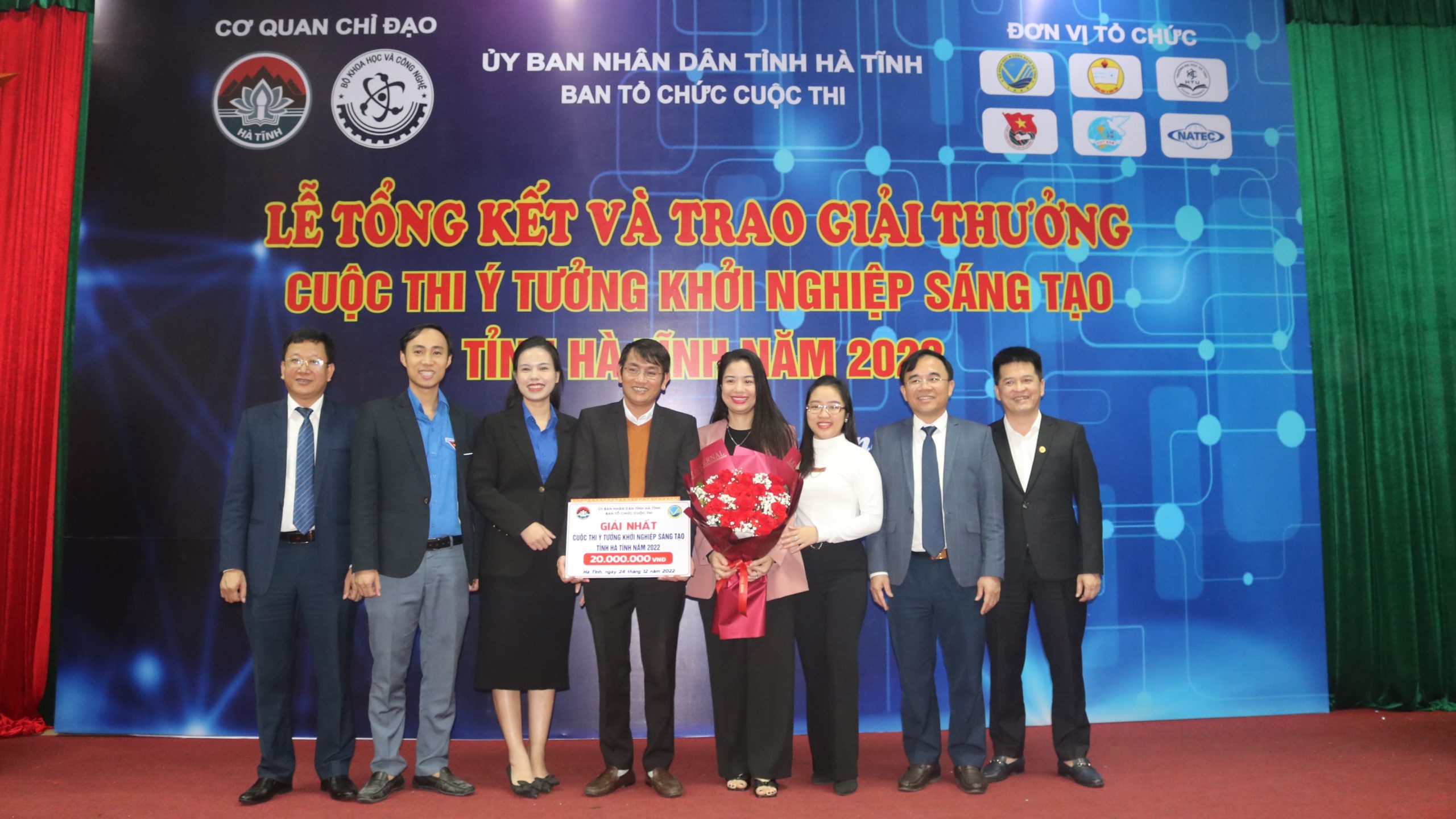 Trao giải nhất Cuộc thi Ý tưởng khởi nghiệp sáng tạo tỉnh Hà Tĩnh cho đại diện Việt Nam Marketing