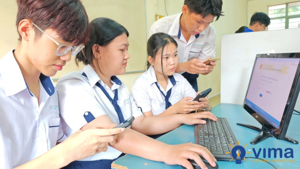 Dự đoán điểm chuẩn ngành Marketing năm 2025 giảm 2-3 điểm, mở ra cơ hội lớn cho thí sinh với điểm số vừa phải.