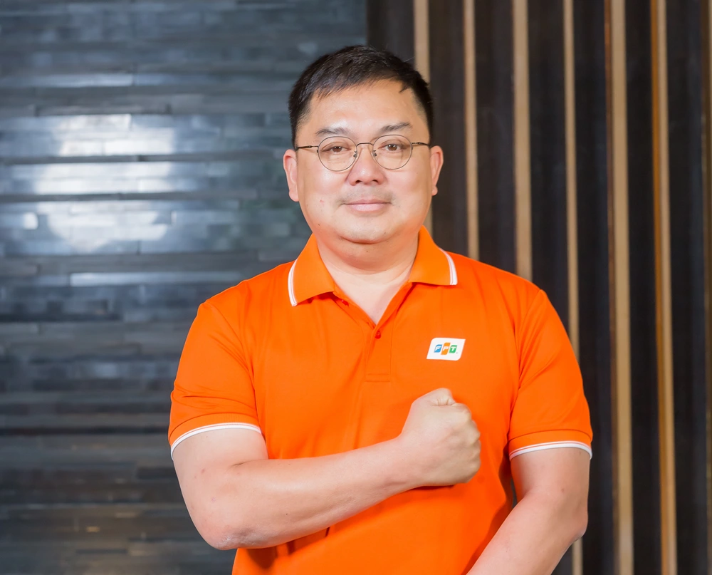 Ông Hoàng Nam Tiến