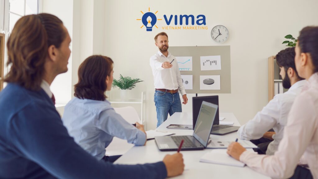 Nghiên cứu thị trường và đối thủ giúp xác định hướng đi chính xác trước khi triển khai marketing.