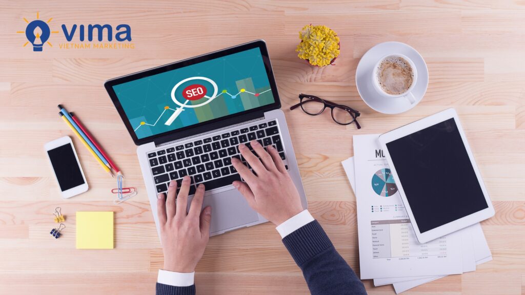SEO giúp thương hiệu xuất hiện tự nhiên, bền vững và thu hút khách hàng lâu dài mà không phụ thuộc vào quảng cáo.