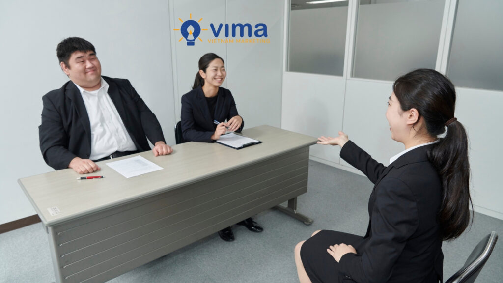 Đặt câu hỏi thông minh, gây ấn tượng mạnh mẽ cho nhà tuyển dụng.